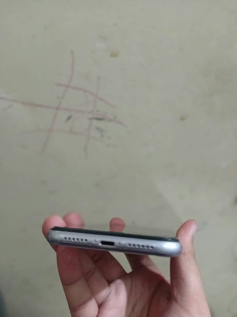 Apple iPhone 11 4
