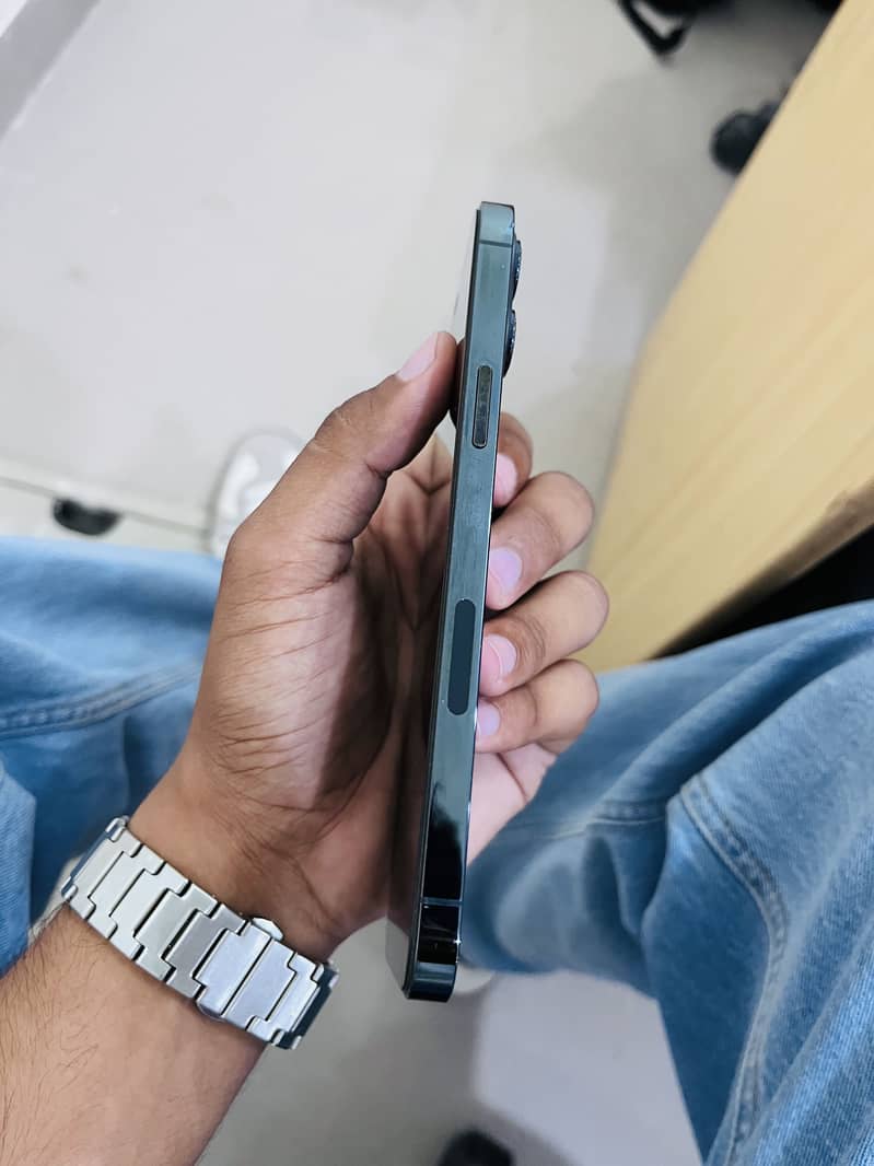 Apple iPhone 12 Pro Max 3