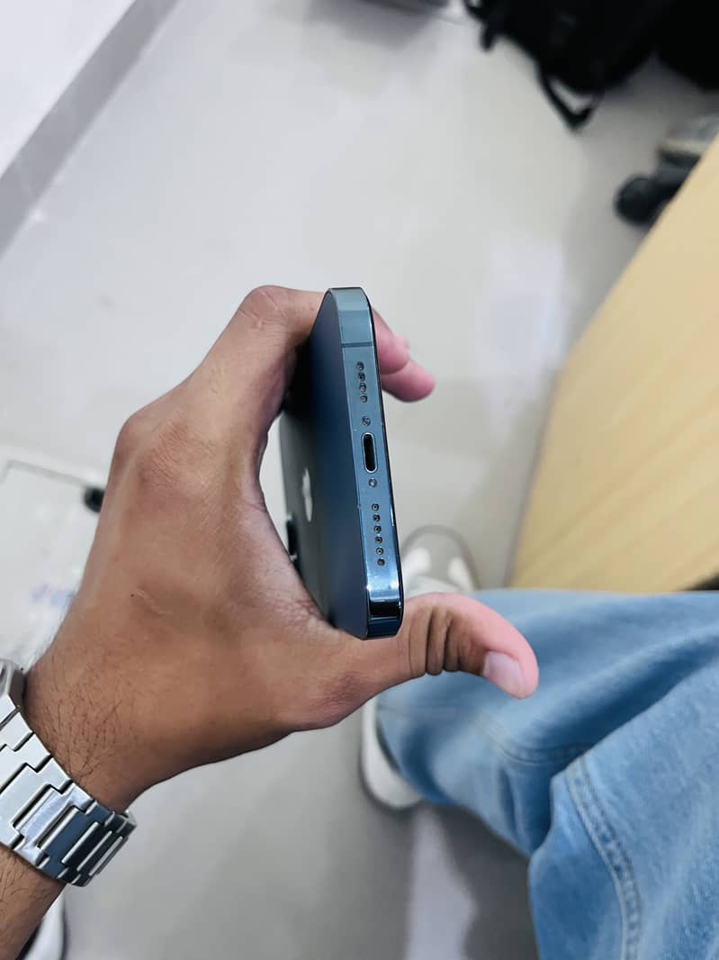 Apple iPhone 12 Pro Max 4