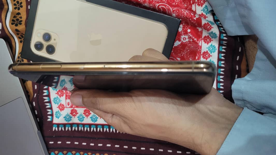 Apple iPhone 11 Pro Max 1