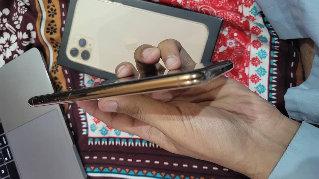 Apple iPhone 11 Pro Max 3