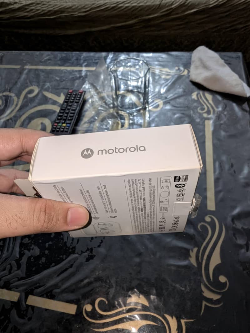 MOTO BUDS 4