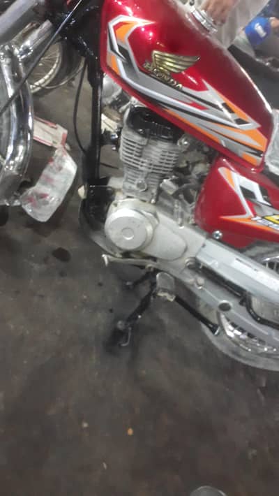 United 125
