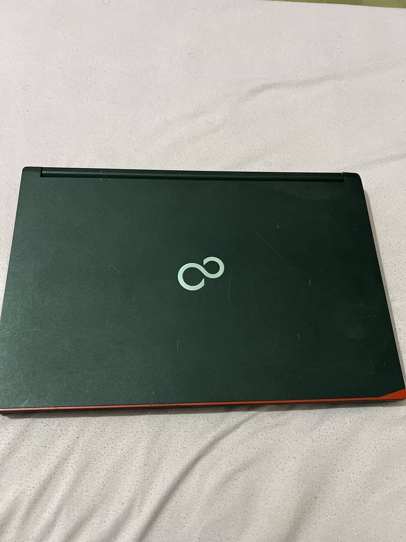 Fujitsu Lifebook E554 0