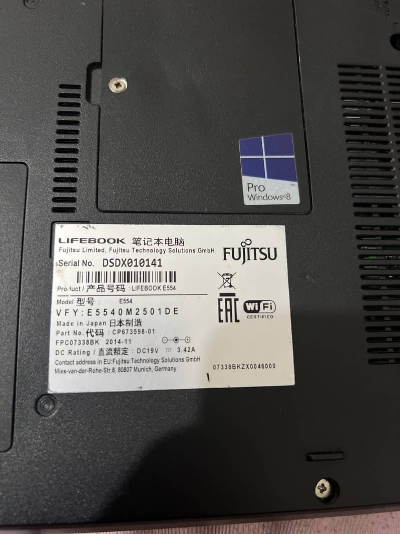 Fujitsu Lifebook E554 2