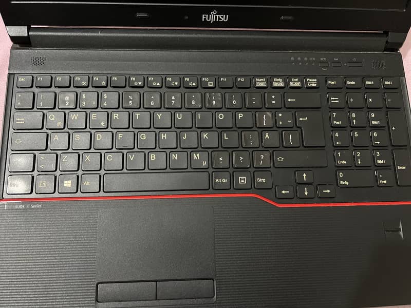 Fujitsu Lifebook E554 4
