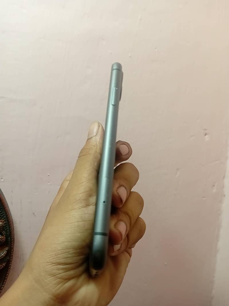 Apple iPhone 11 3