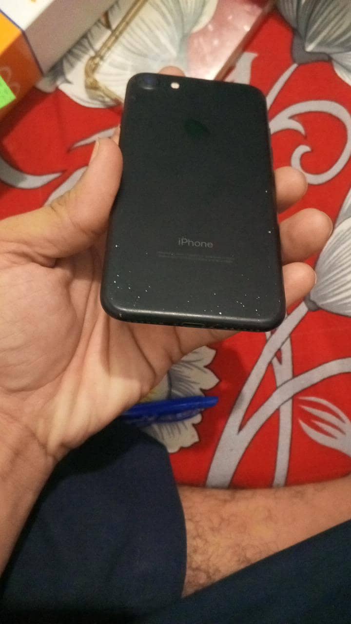 Apple iPhone 7 0