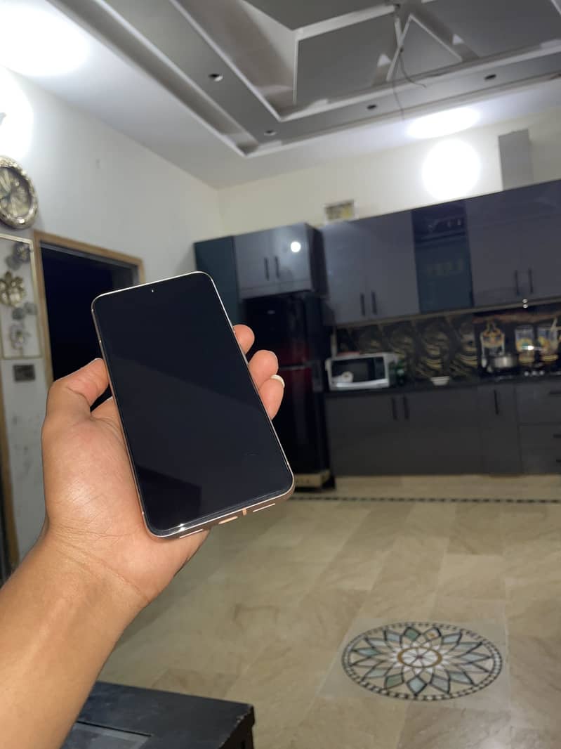 Google Pixel 8 4