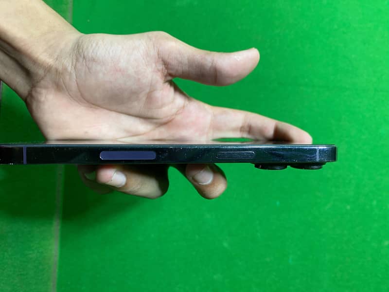 Apple iPhone 14 Pro Max 1