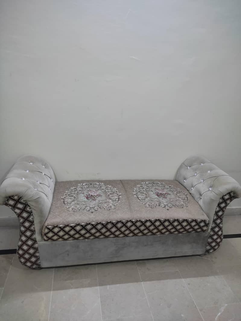 2-Seater Couch (Settee) 2