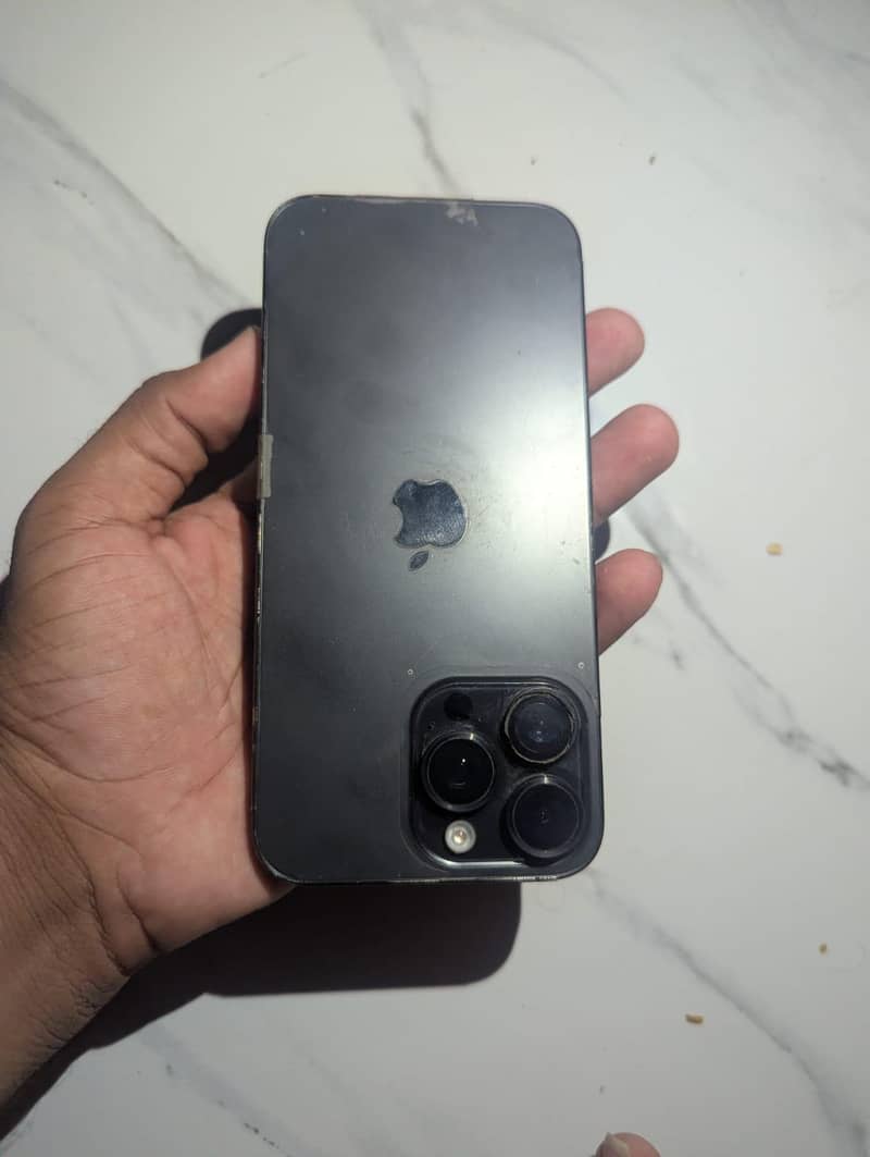 Apple iPhone 15 Pro Max 3