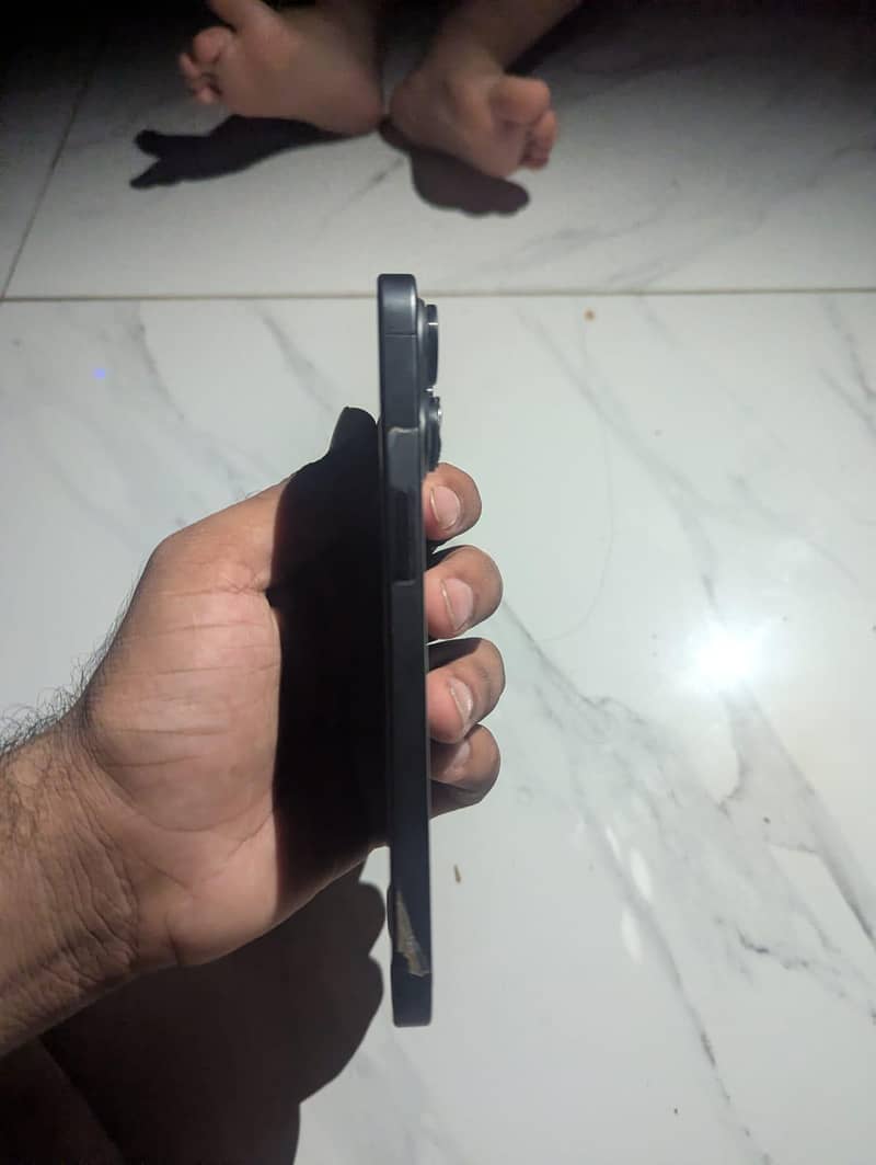 Apple iPhone 15 Pro Max 4