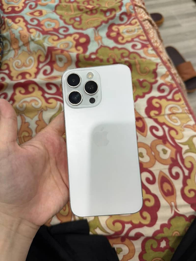 Apple iPhone 15 Pro Max 0