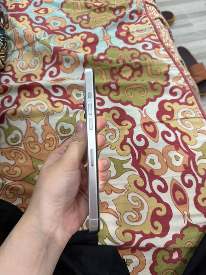 Apple iPhone 15 Pro Max 2