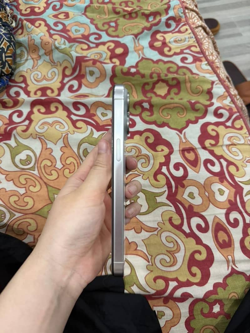 Apple iPhone 15 Pro Max 3
