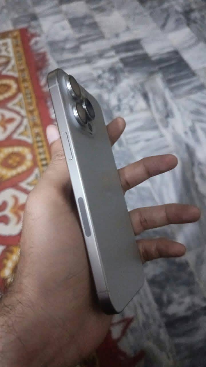 Apple iPhone 15 Pro Max 1