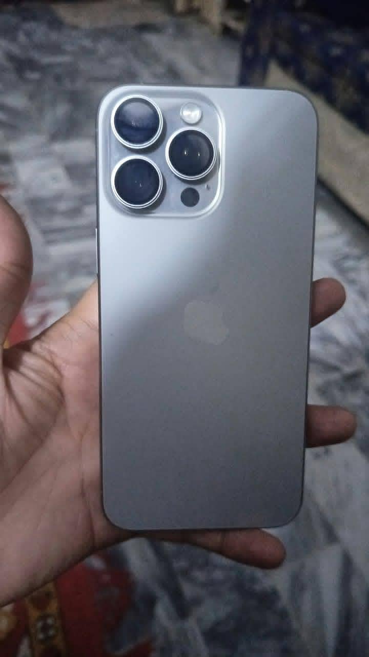 Apple iPhone 15 Pro Max 2