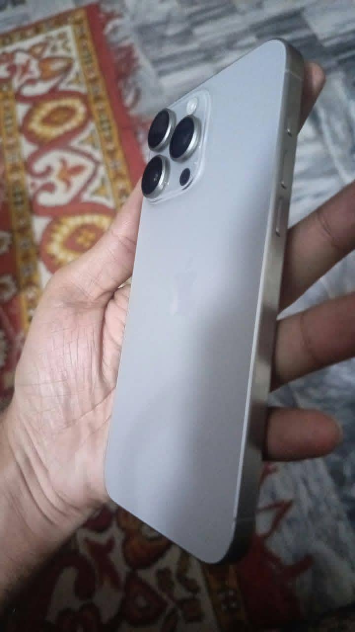 Apple iPhone 15 Pro Max 3
