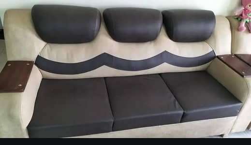 6 seated sofa set avabile for sale in good condition