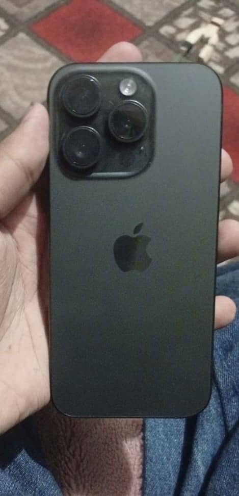 Apple iPhone 15 Pro 4