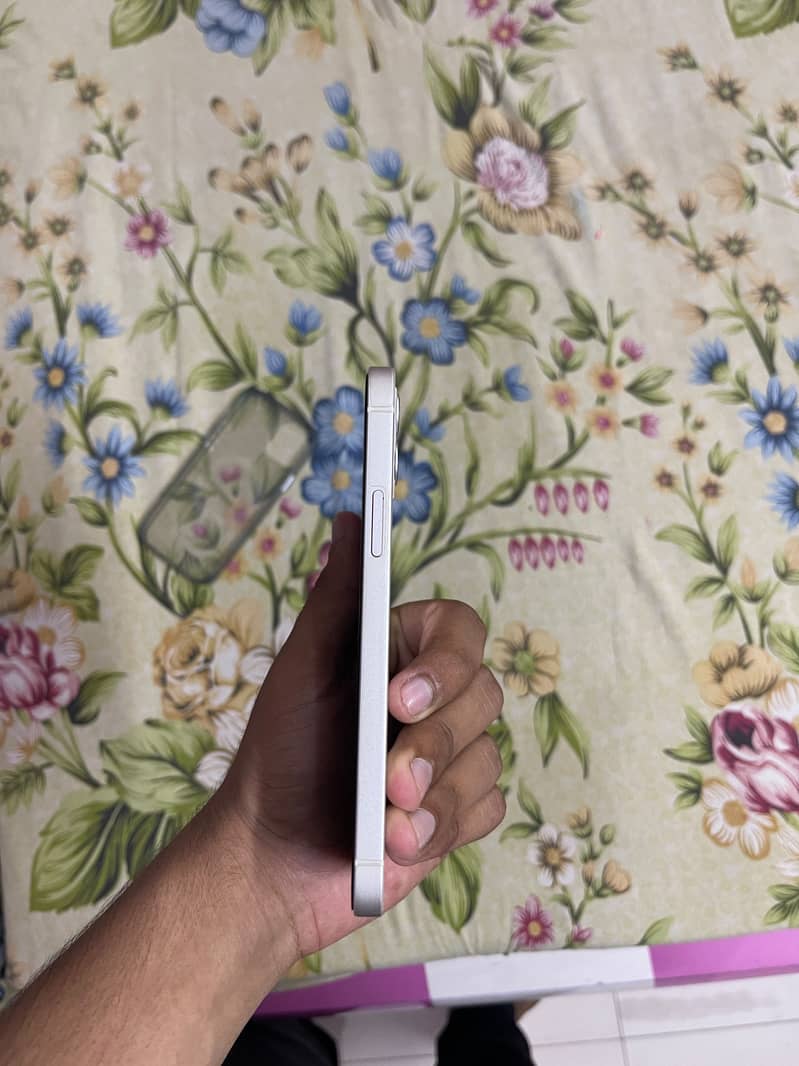 Apple iPhone 12 3