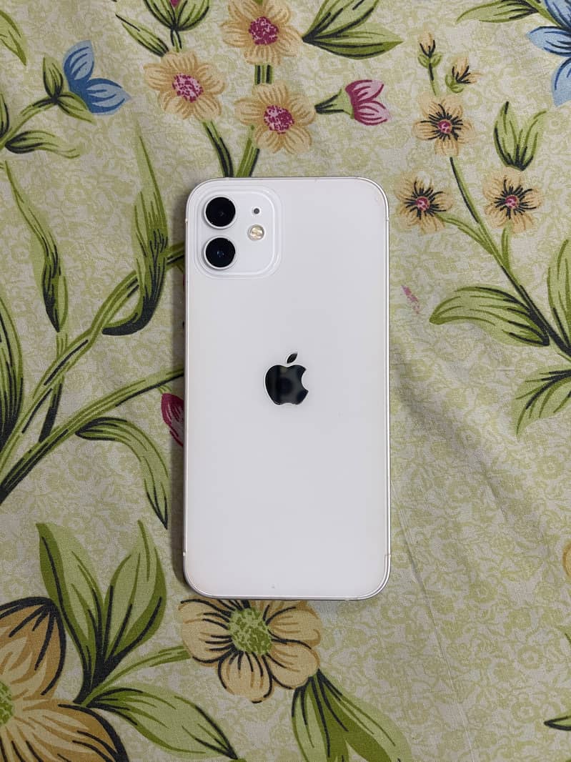 Apple iPhone 12 4