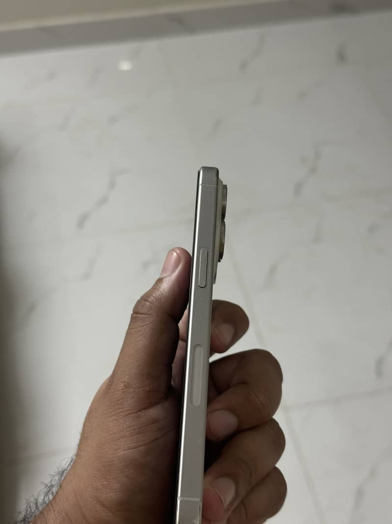 Apple iPhone 15 Pro Max 3