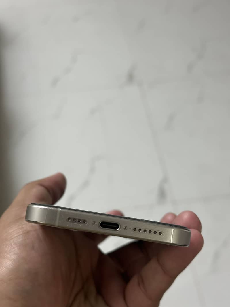 Apple iPhone 15 Pro Max 4