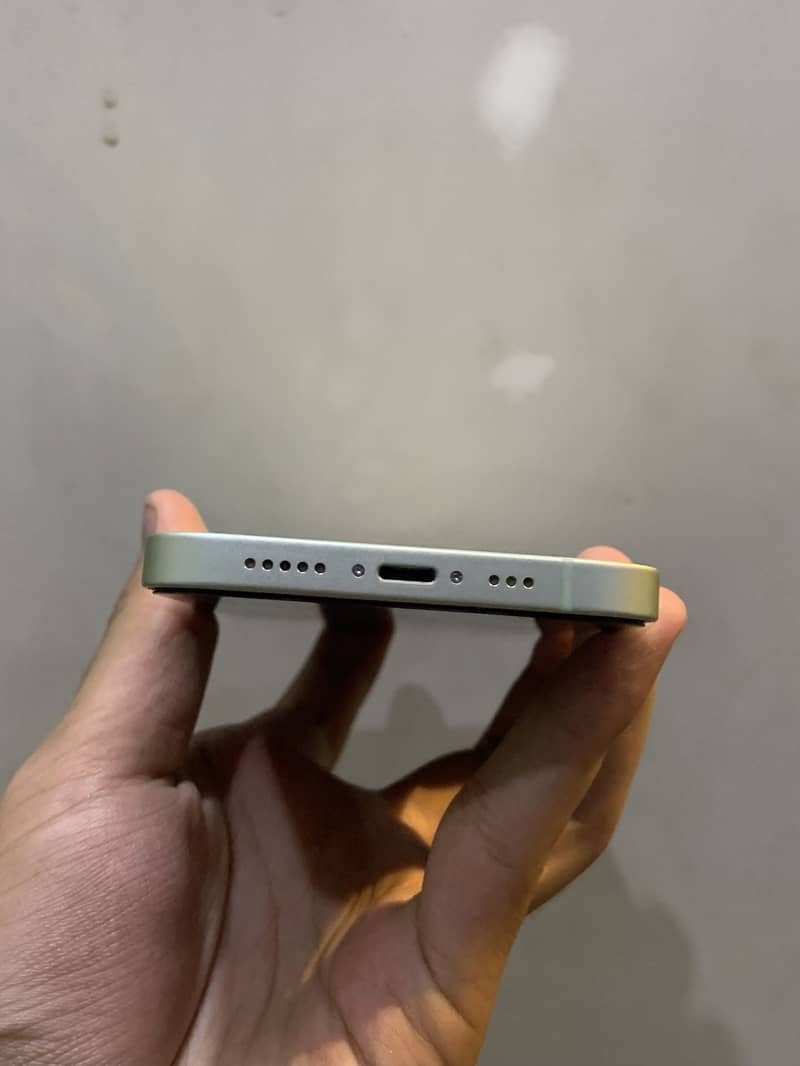 Apple iPhone 12 4