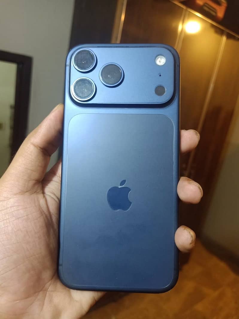 Apple iPhone 17 Pro Max 0
