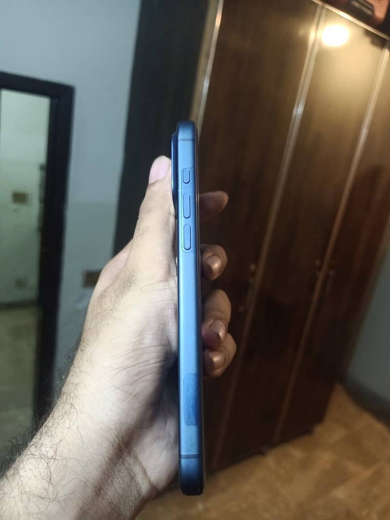 Apple iPhone 17 Pro Max 4
