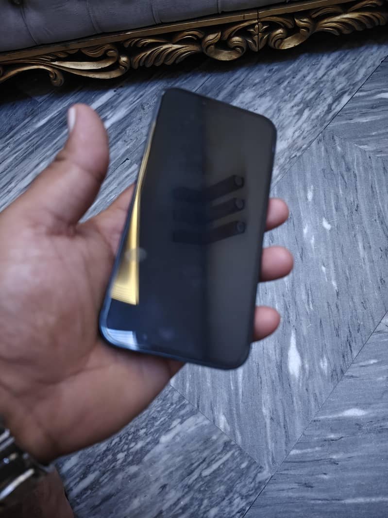 Apple iPhone 13 4
