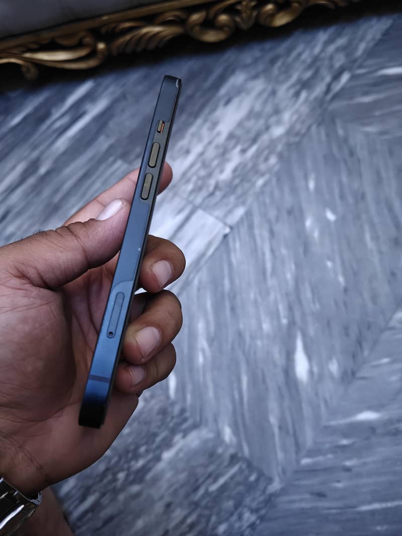 Apple iPhone 13 5