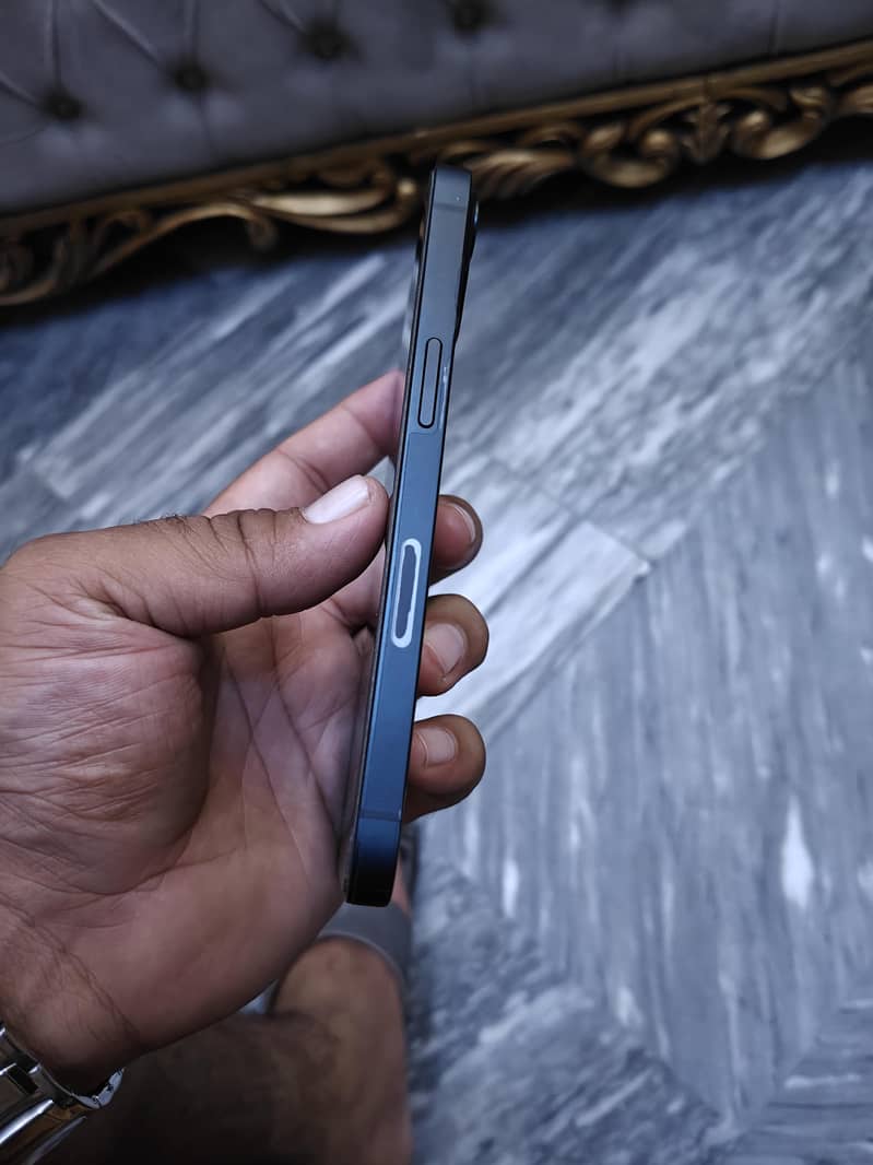 Apple iPhone 13 7
