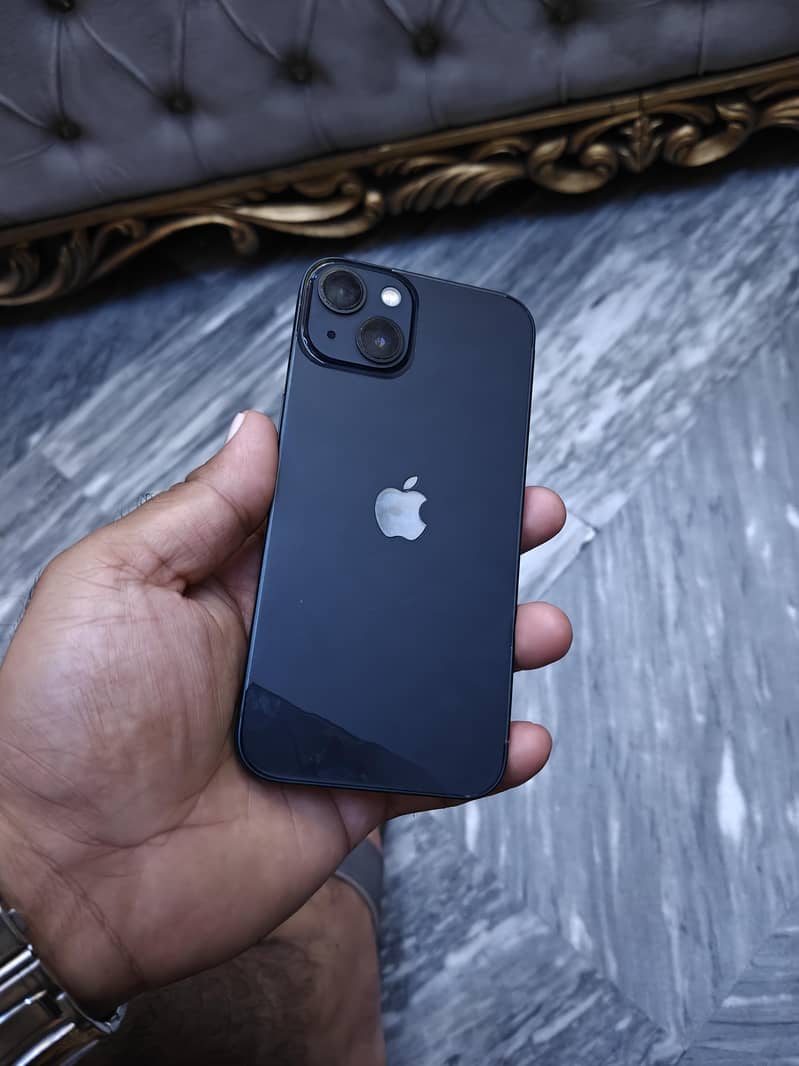 Apple iPhone 13 8