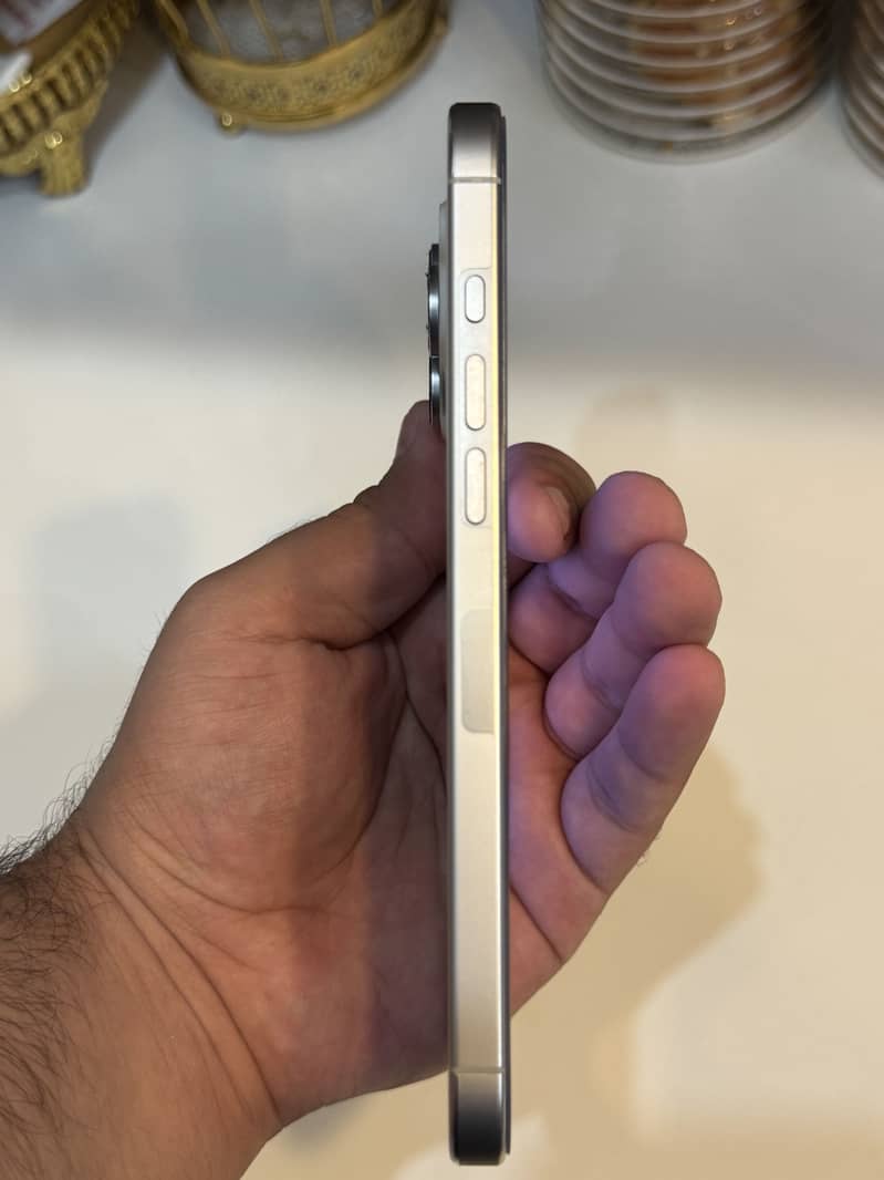 Apple iPhone 16 Pro Max 3