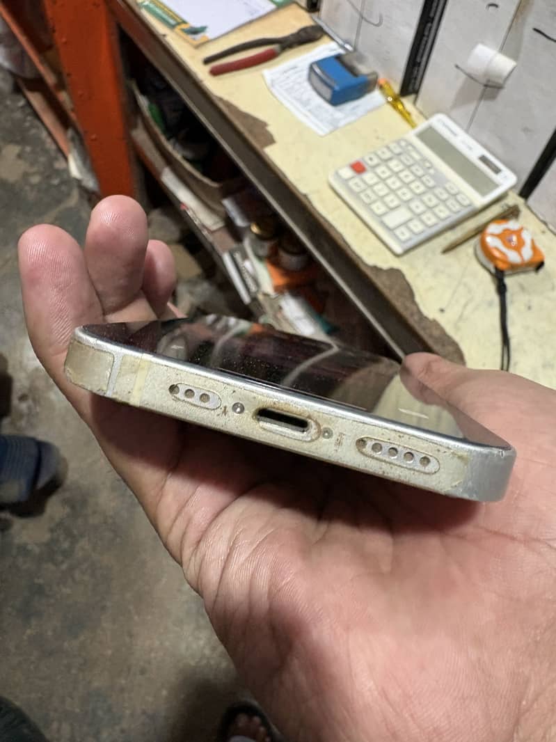 Apple iPhone 13 1