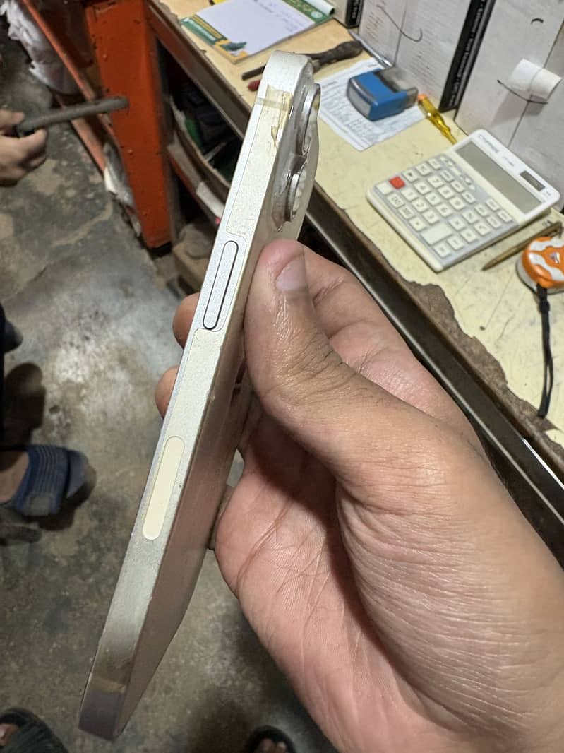 Apple iPhone 13 4