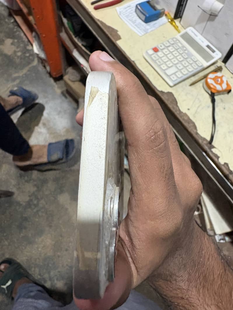 Apple iPhone 13 5