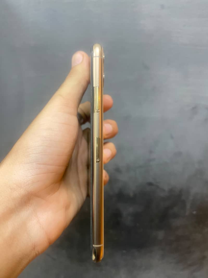 Apple iPhone 11 Pro Max 0