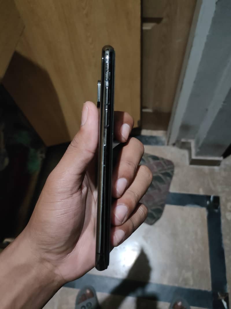 Apple iPhone X 3