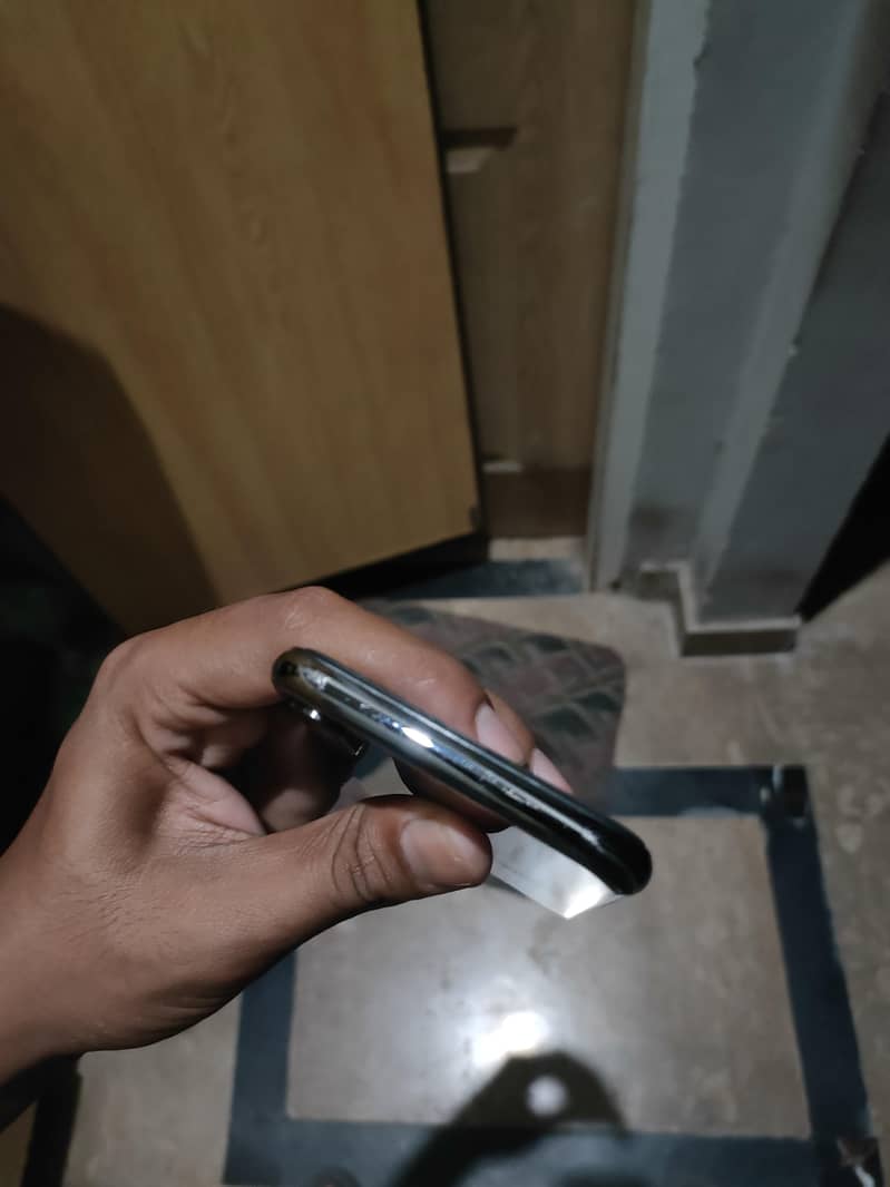 Apple iPhone X 4