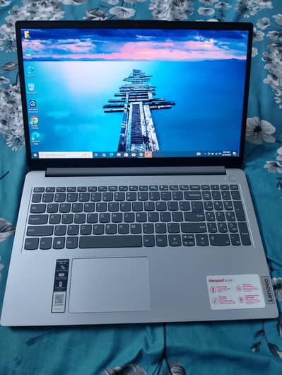 Lenovo IdeaPad Slim, AMD 3020e. 4gb Ram 128gb SSD (builtin).