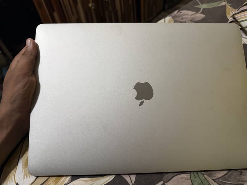 2017 MacBook  Pro 0