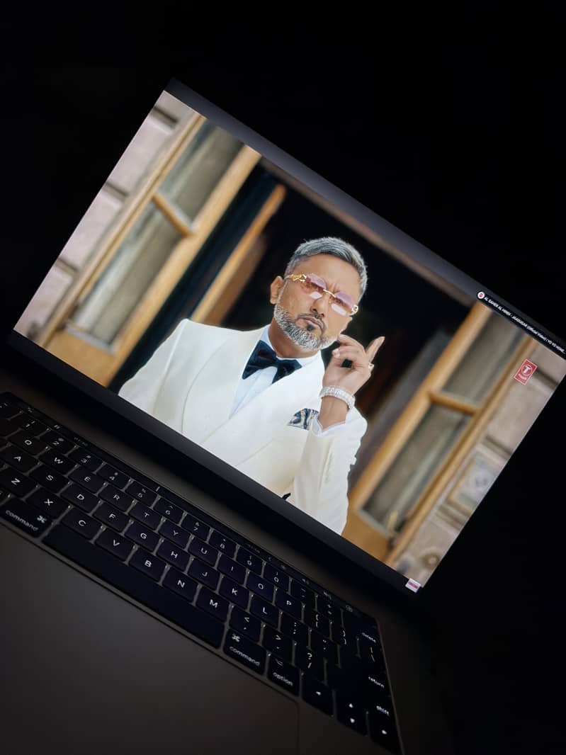 2017 MacBook  Pro 8