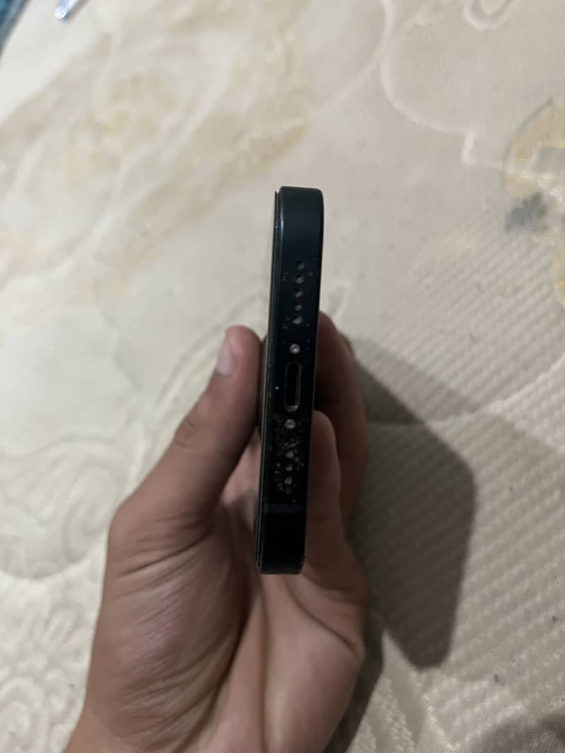 Apple iPhone 13 0