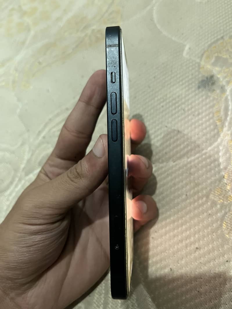 Apple iPhone 13 1