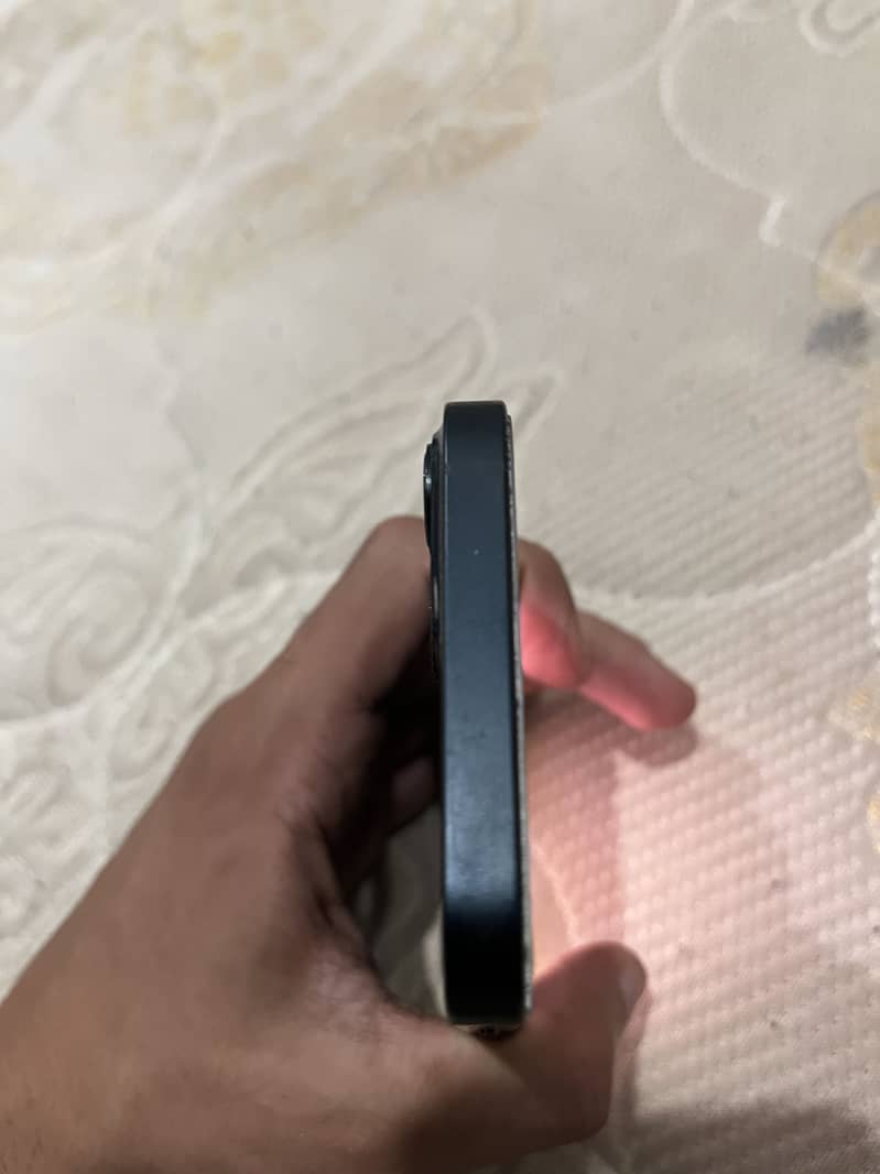 Apple iPhone 13 4