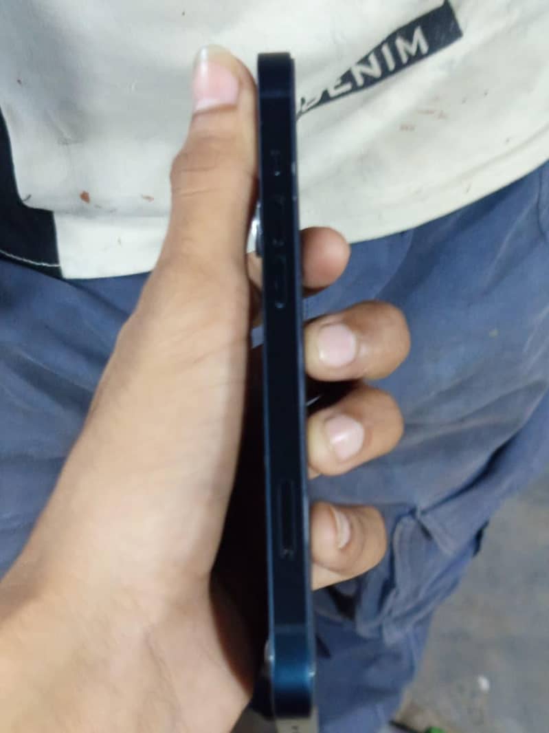 Apple iPhone 13 6